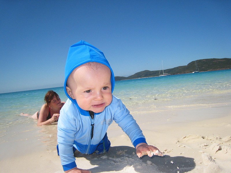 2009-11-06 22-03-07_2.jpg - ... Mama davonkrabbeln...